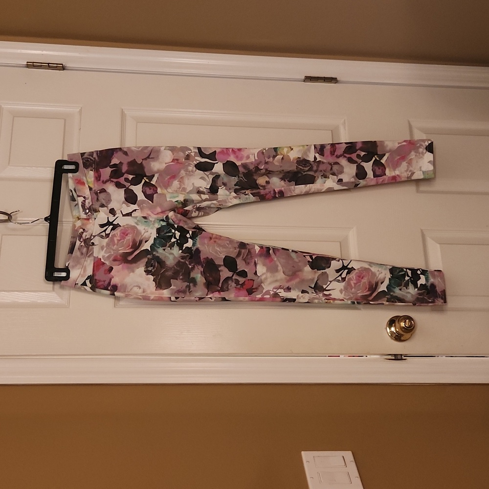 HUE floral jeggings